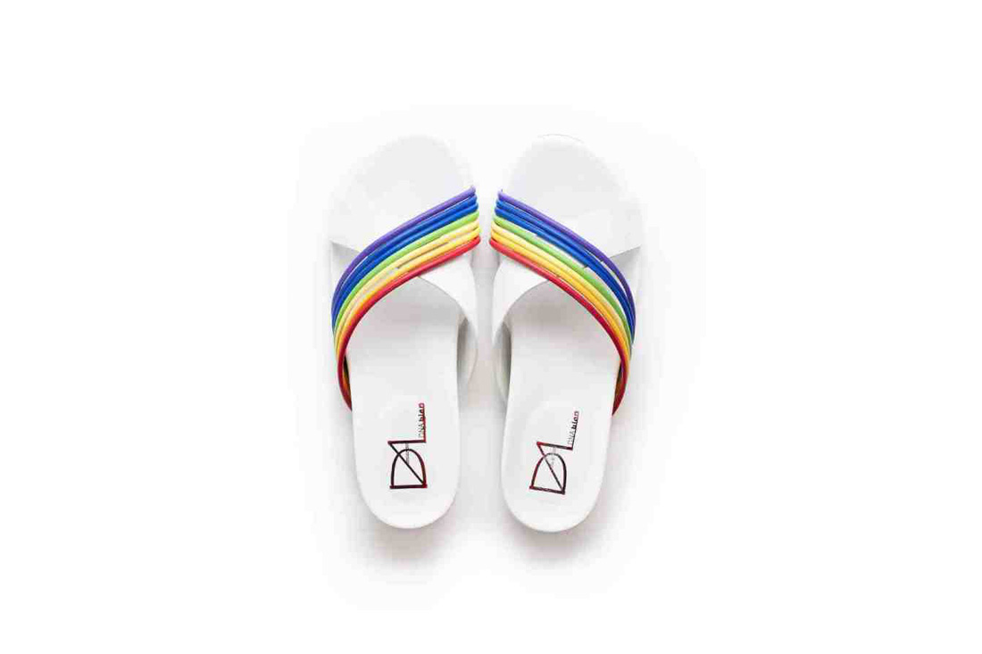 選物》穿上DNA bien - Cumulus 彩虹拖鞋，踏出輕盈好心情！