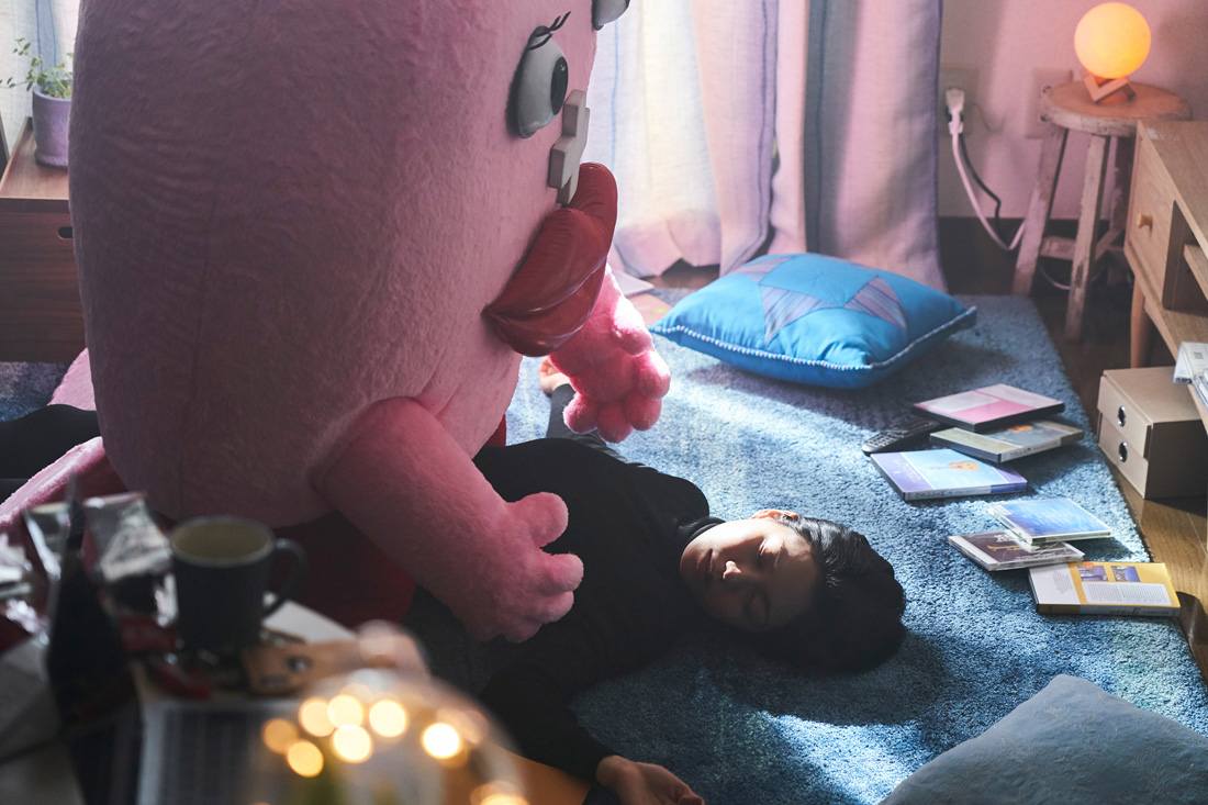 每個月來訪一次的月經醬，二階堂富美背粉紅大布偶飾演人氣漫畫女主角