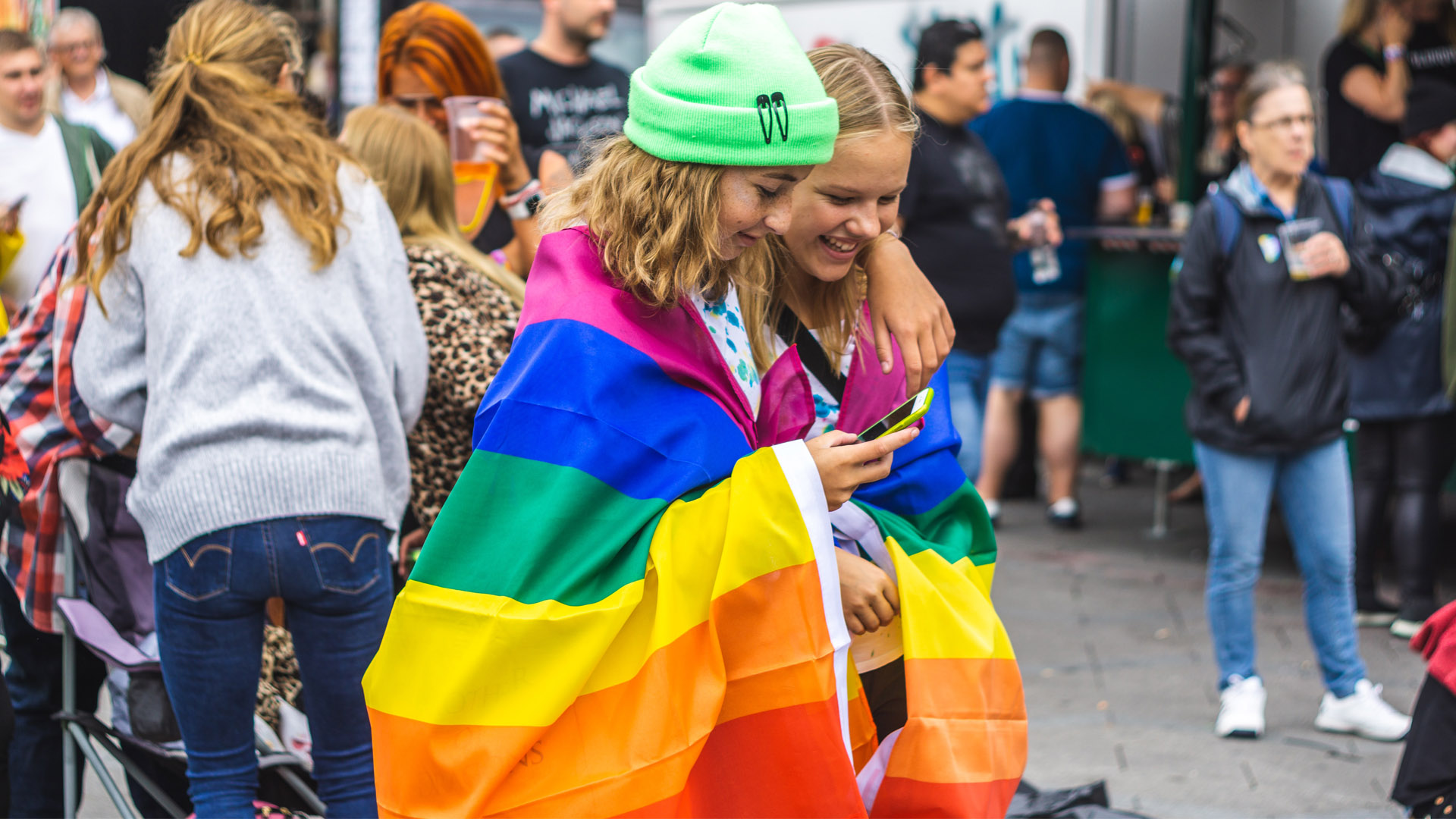 丹麥瑞典研究顯示同婚合法降低污名感受，同志自殺率大幅下降