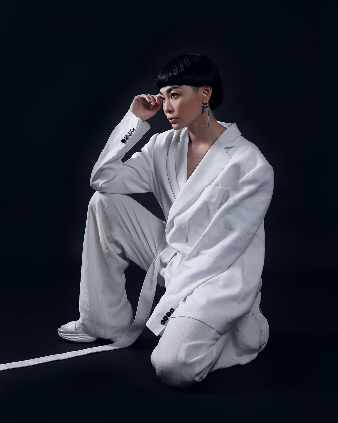 時尚達人周筱筑Judy Chou為你演繹多層次白混搭風的Party Look！