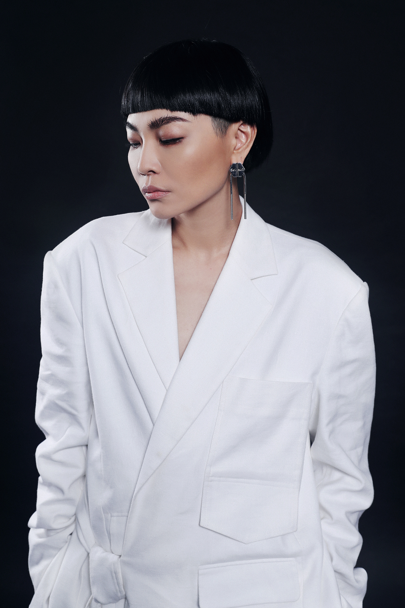 時尚達人周筱筑Judy Chou為你演繹多層次白混搭風的Party Look！