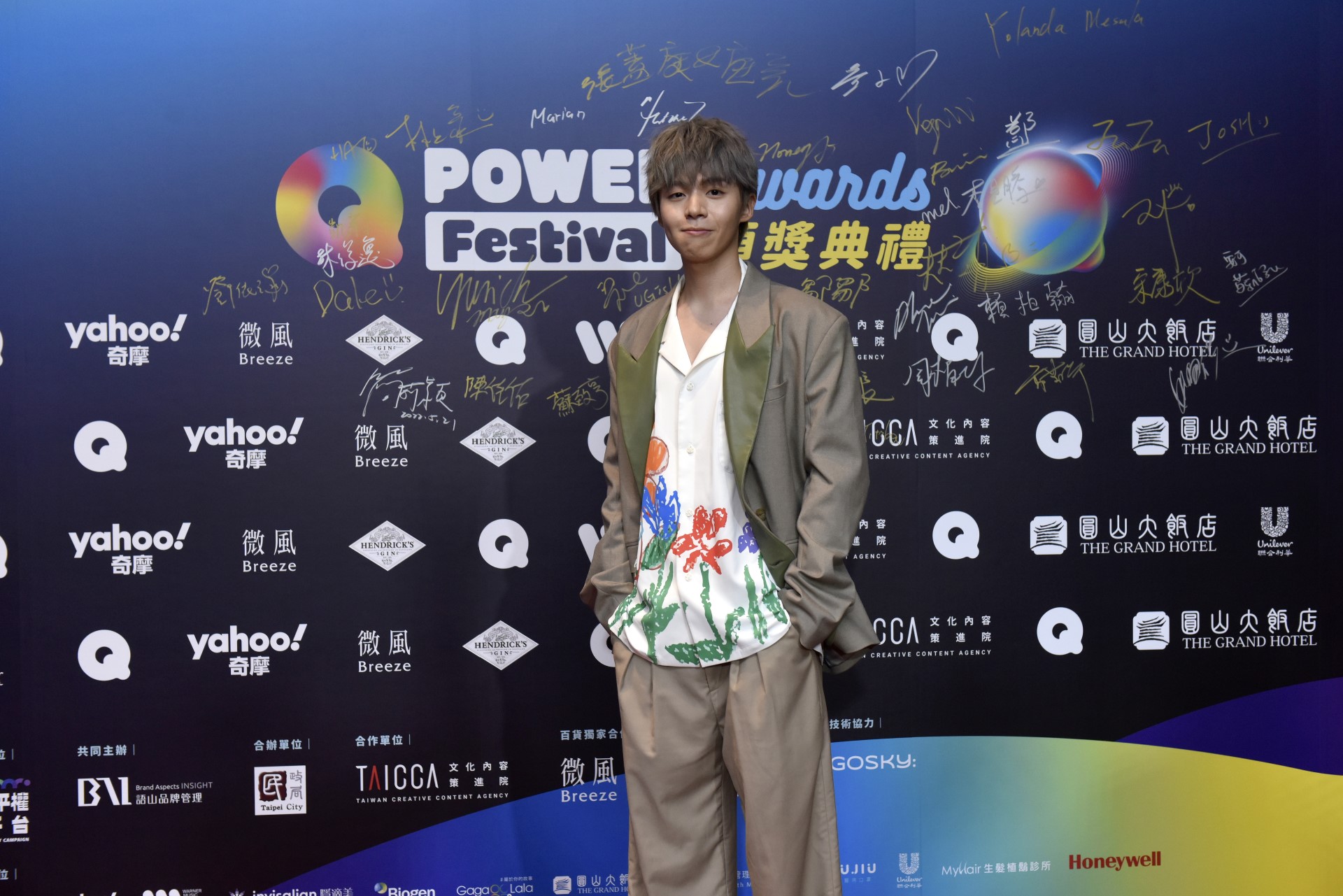 Q POWER Festival頒獎典禮線上超過6萬名觀眾同樂，陳芳語、曹雅雯熱力獻唱！