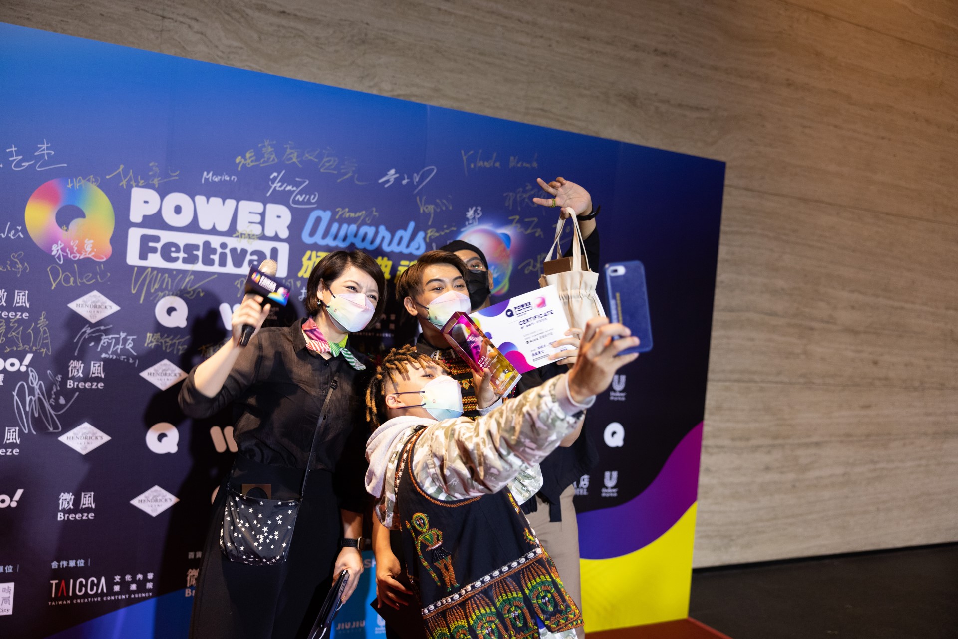 Q POWER Festival頒獎典禮線上超過6萬名觀眾同樂，陳芳語、曹雅雯熱力獻唱！